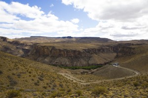 Télam 03/03/20163
Río Pinturas-Santa Cruz, Las pinturas rupestres de la Cueva de las Manos, en medio de la meseta de Santa Cruz, conmueven a los miles de turistas que las visitan cada año en el cañadón del río Pinturas, de 150 kilómetros de largo y un ancho promedio de 500 metros.
Foto:Florencia Downes/enviada especial/cgl