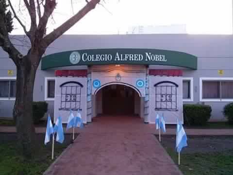Frente del Colegio Alfred Nobel