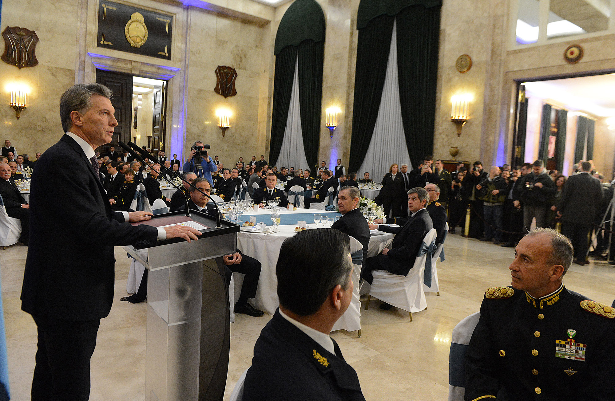 Buenos Aires: Maurico Macri junto a Juliana Awada encabeza su primera cena de camaradería de las Fuerzas Armadas junto al ministro de Defensa, Julio Martinez entre otros. Presidencia / jcp