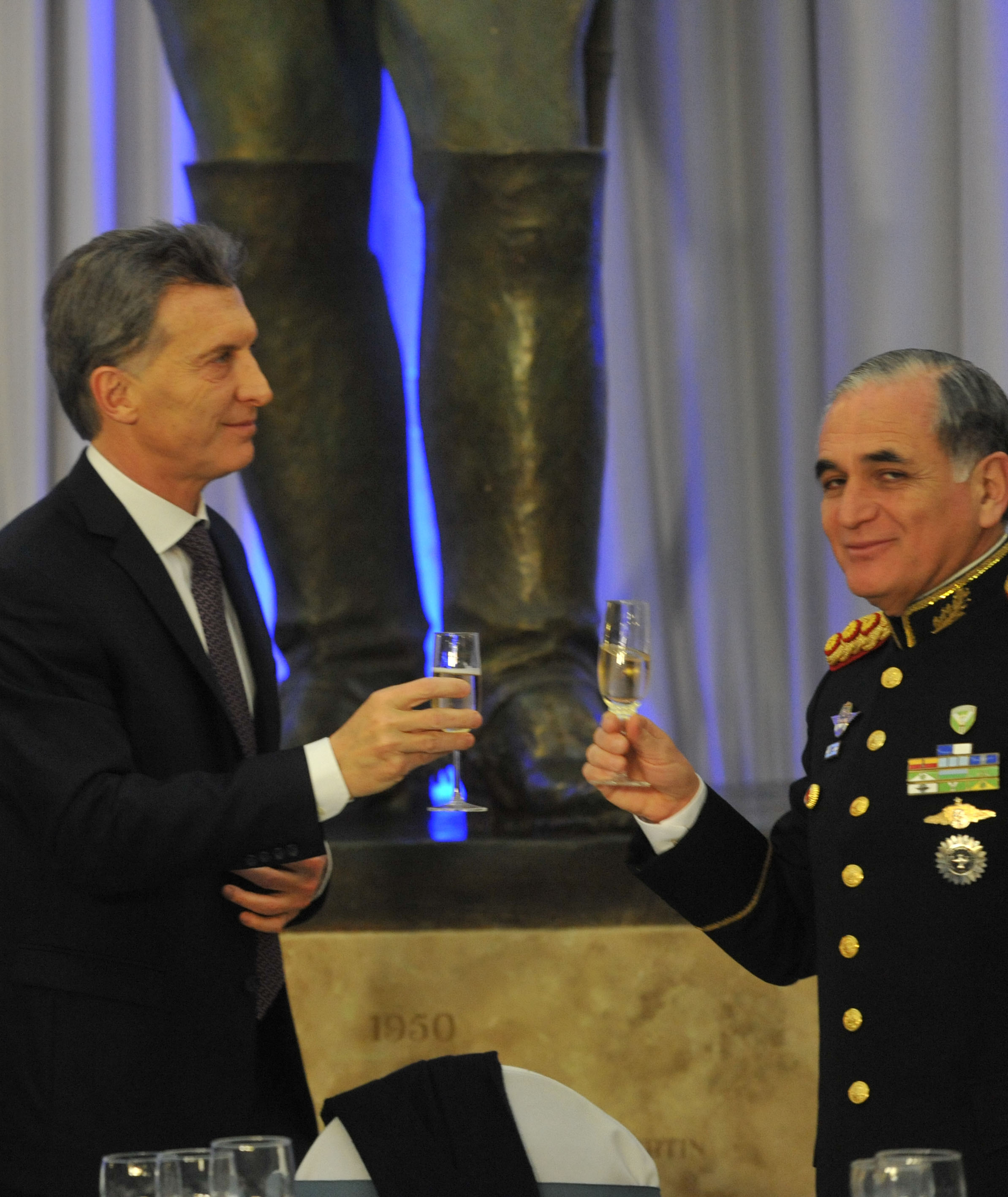 Télam 01/08/2016 Buenos Aires: Maurico Macri junto a Juliana Awada encabeza su primera cena de camaradería de las Fuerzas Armadas junto al ministro de Defensa, Julio Martinez entre otros. Foto: Maximiliano Luna/jcp